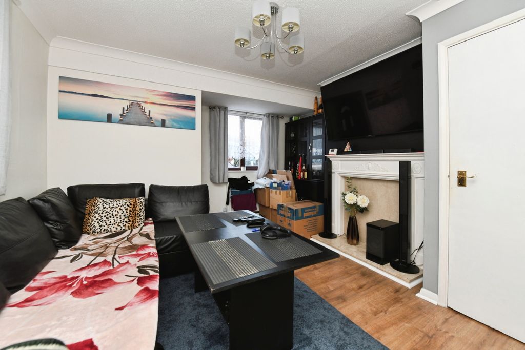 Property photo 3 of 10