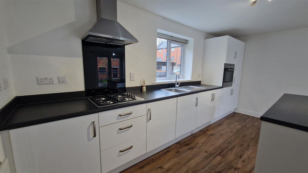 Property photo 3 of 13 Kitchen