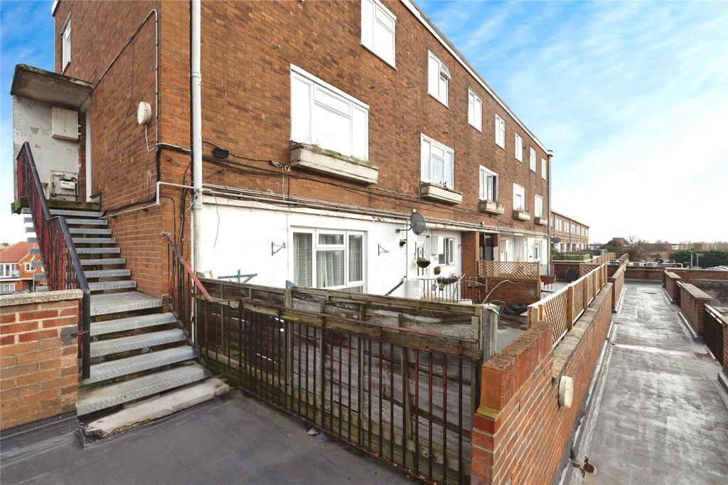 Property photo 2 of 18 Picture No. 29