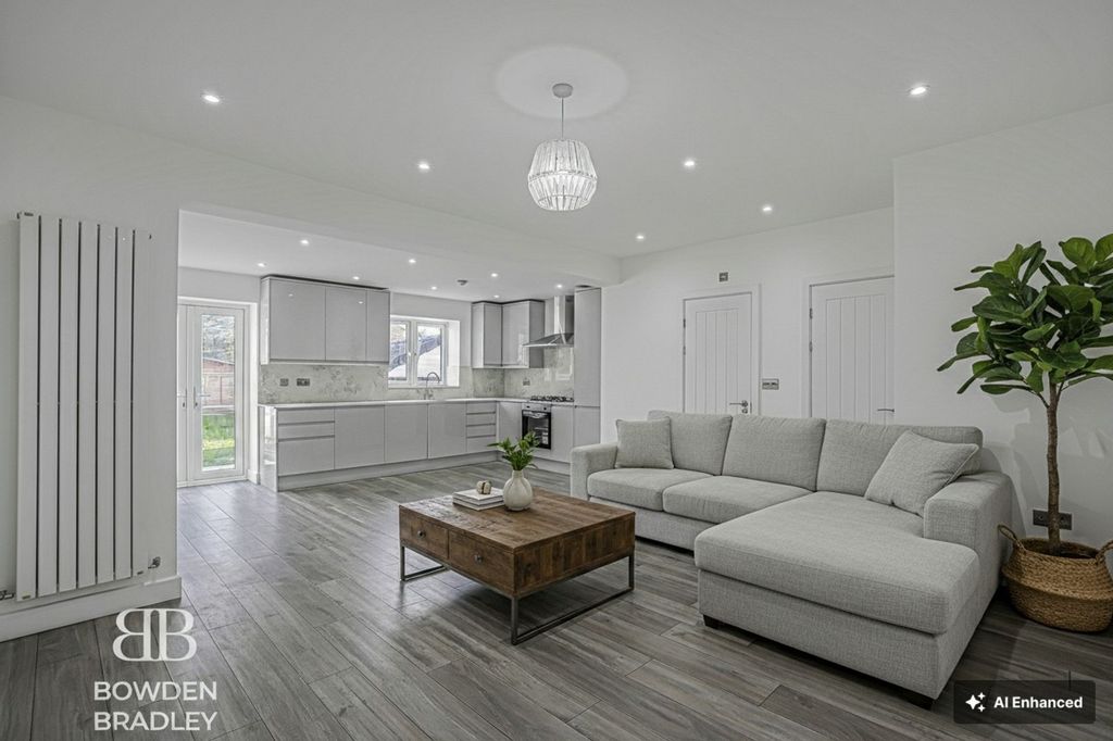 Property photo 2 of 32