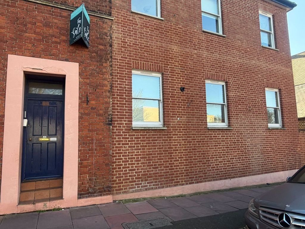 Property photo 1 of 6 External View