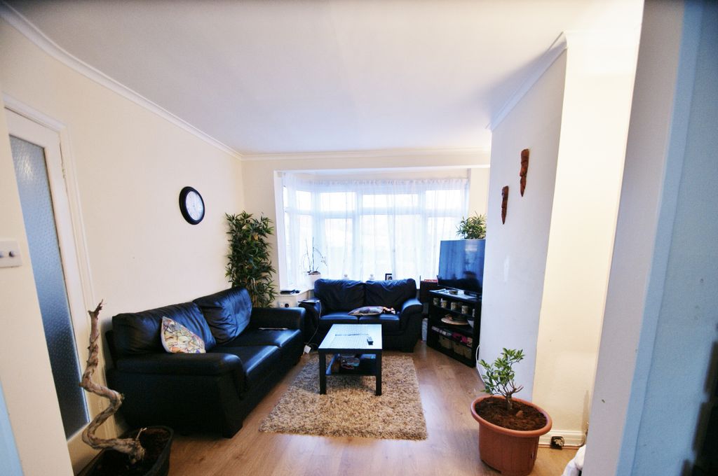 Property photo 1 of 8 3 Bed End Terrace To Rent Bleasdale Avenue, Perivale Ub6