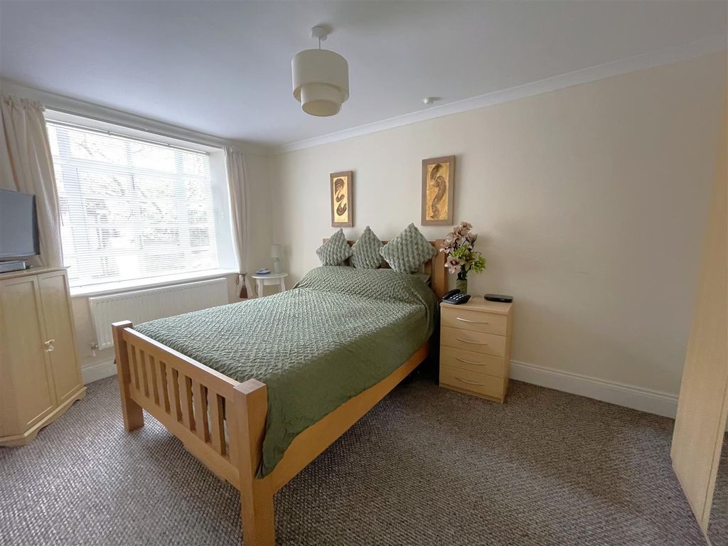 Property photo 3 of 13 Bedroom.Jpg