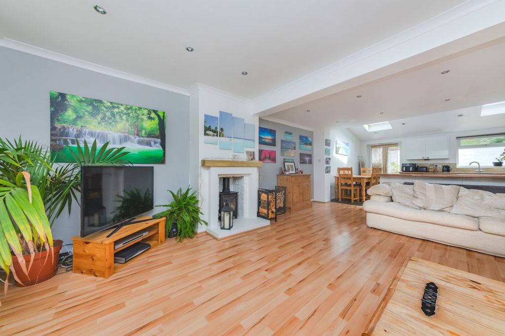 Property photo 2 of 22