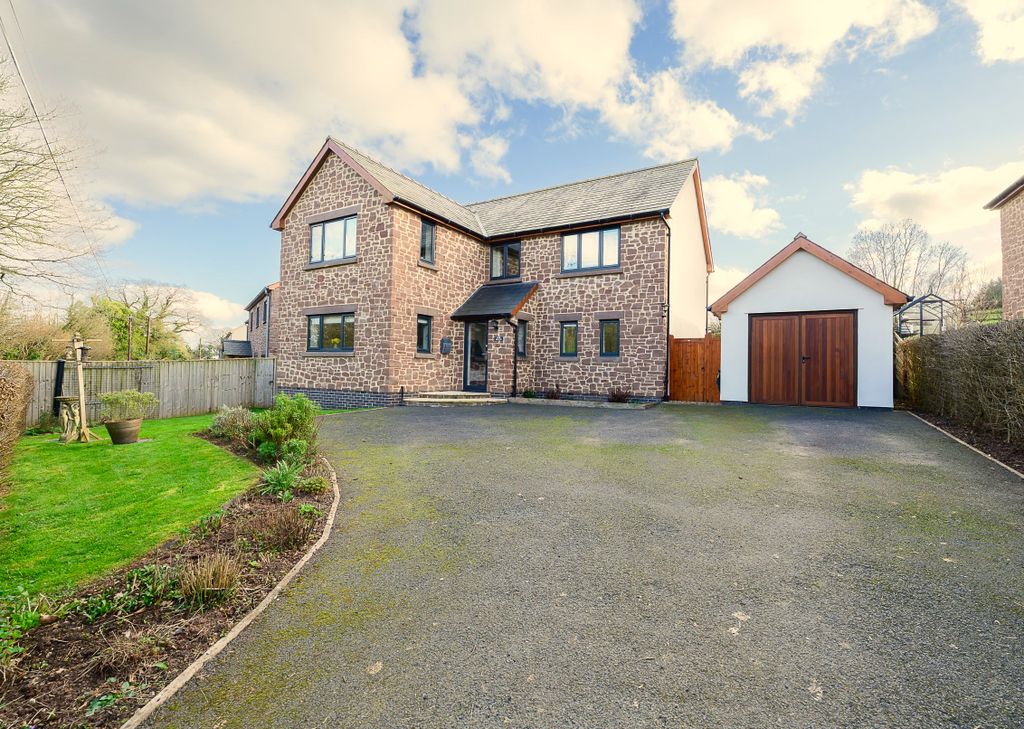 Property photo 1 of 25 Oak House-43