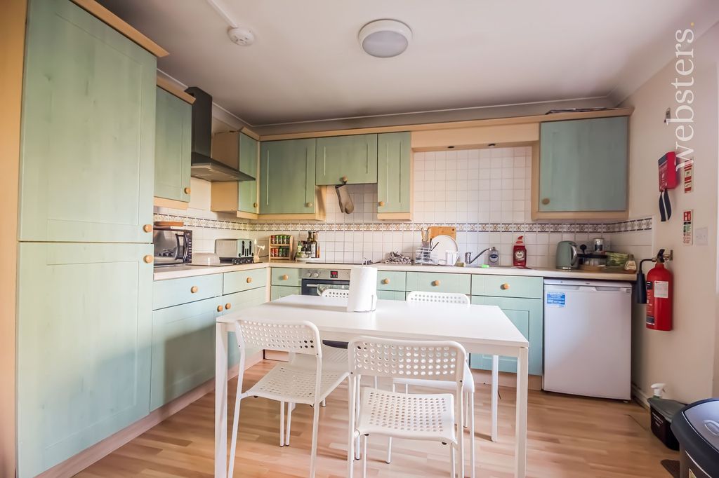 Property photo 2 of 30