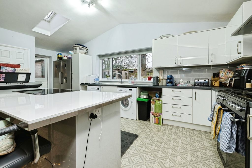 Property photo 2 of 20