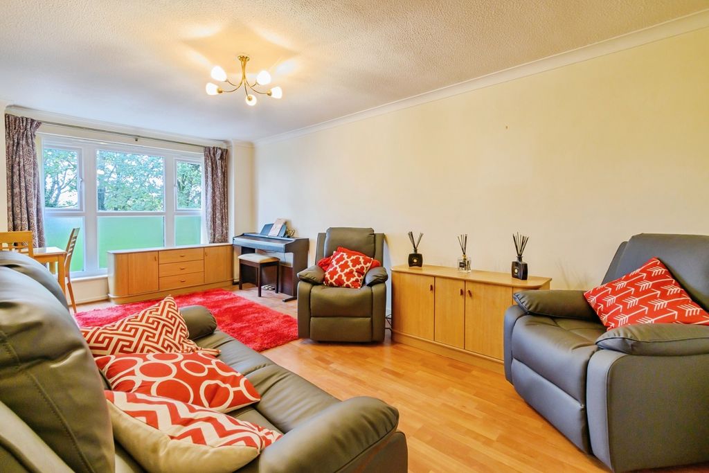 Property photo 3 of 17 Photo