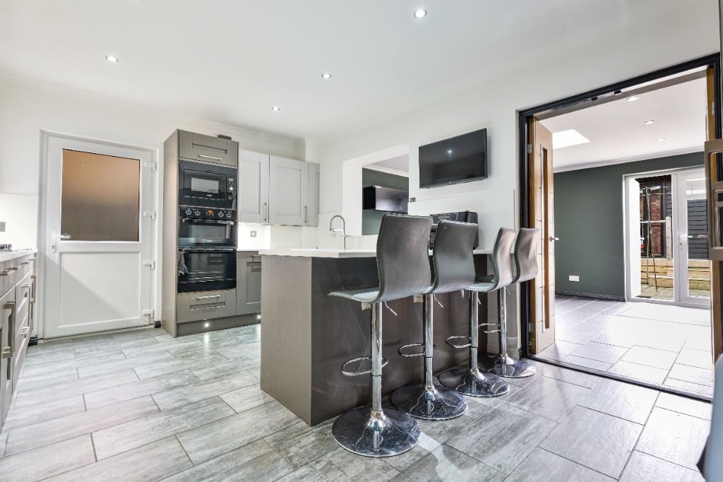 Property photo 2 of 33