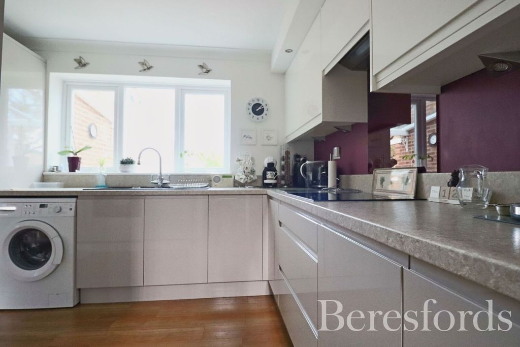 Property photo 3 of 17 Picture 3