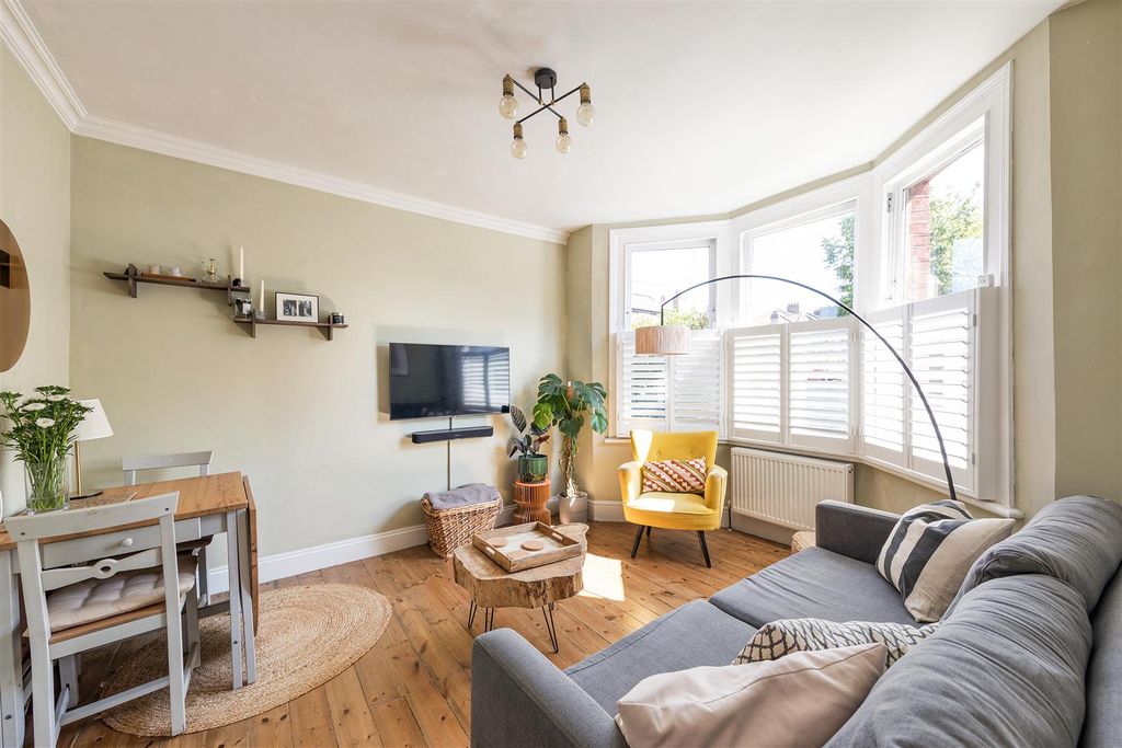 Property photo 2 of 26 Forest Road, E17