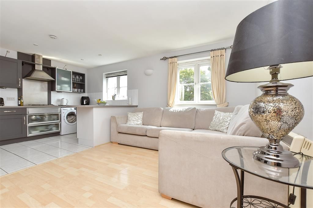 Property photo 3 of 11 Kitchen / Lounge