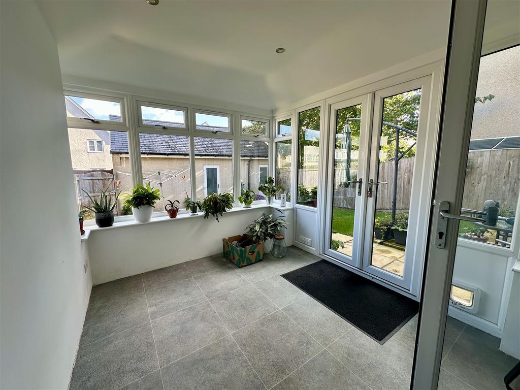 Property photo 3 of 17 Conservatory