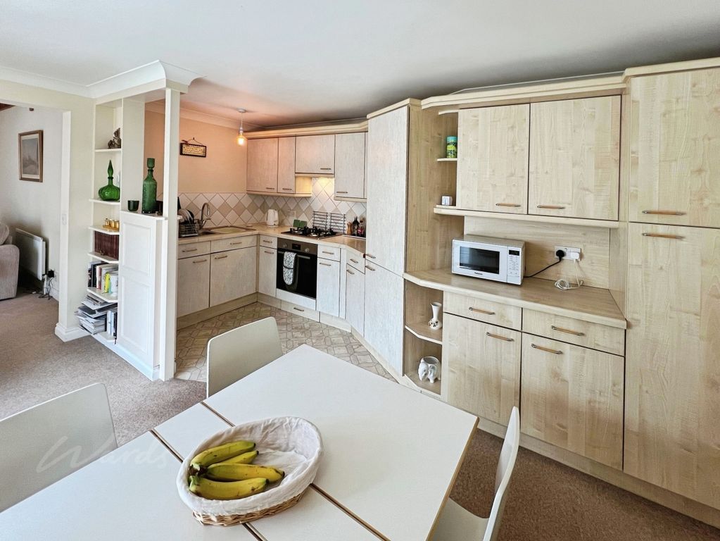 Property photo 3 of 16 Afdc3De9-Kitchen ...