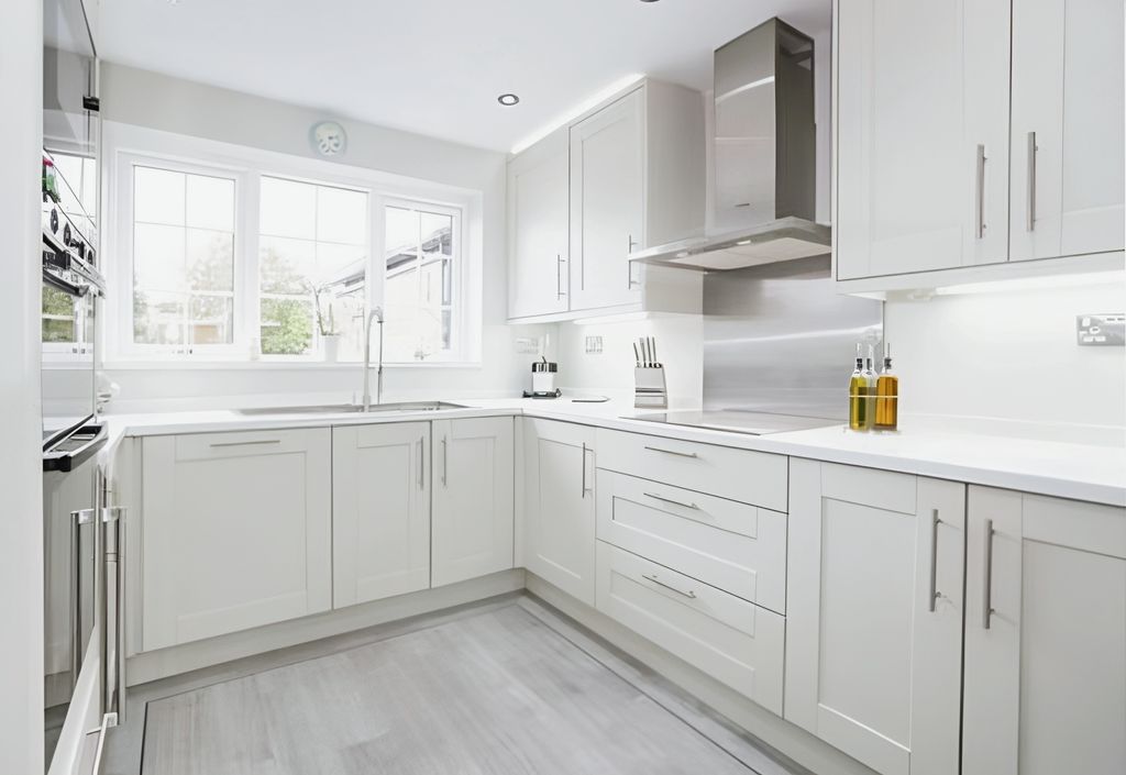 Property photo 2 of 31 Kitchen