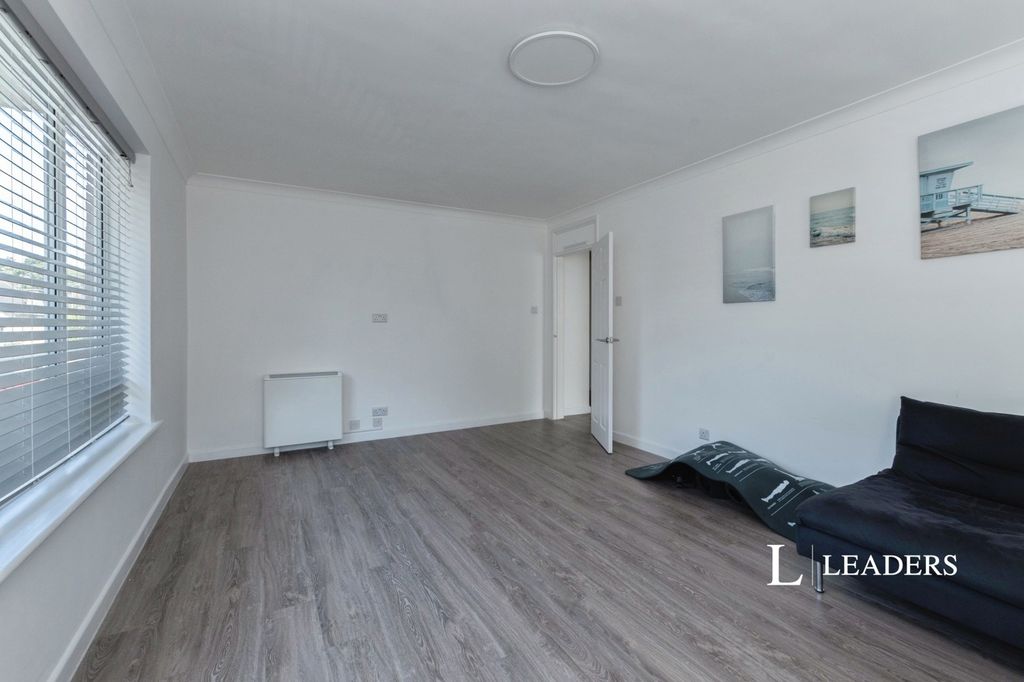 Property photo 3 of 13 Pbox-Img.Jpg