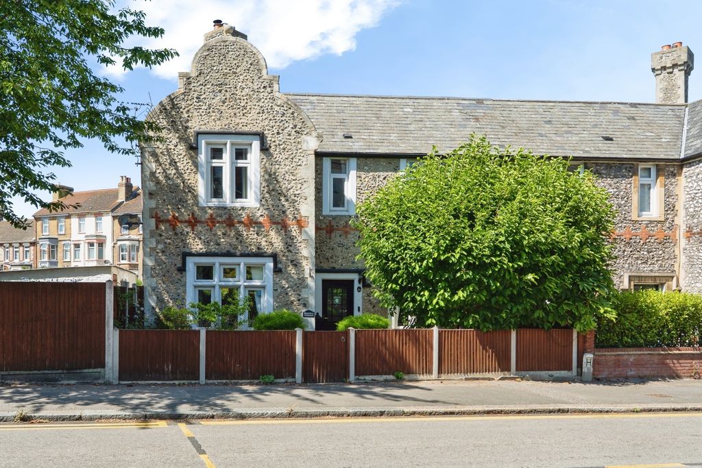 Property photo 1 of 18 Pbox-Img.Jpg