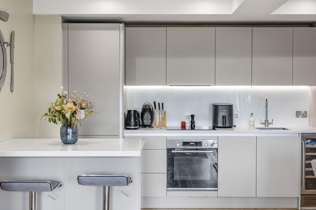 Property photo 2 of 17 Kitchen / Dining