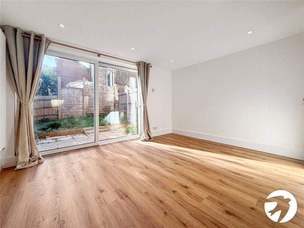 Property photo 3 of 14 Picture No. 01