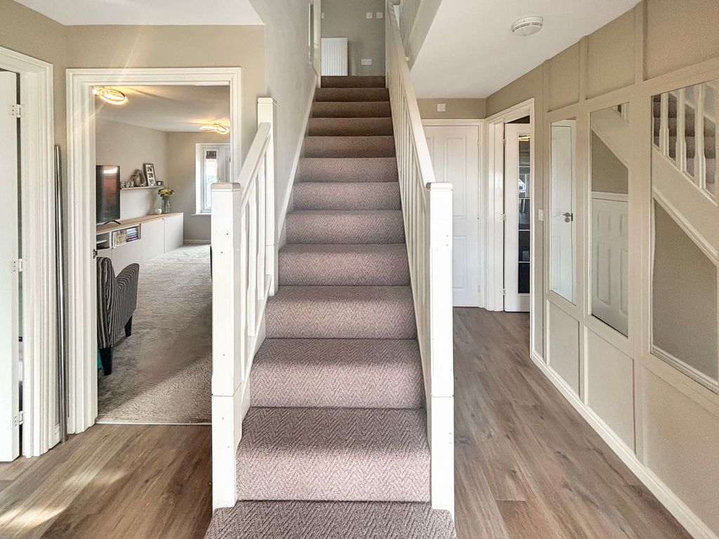 Property photo 3 of 28