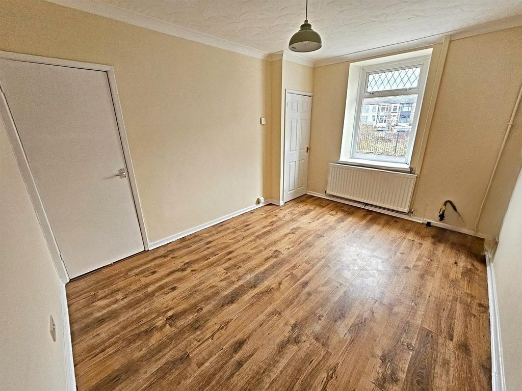 Property photo 2 of 9 Lounge