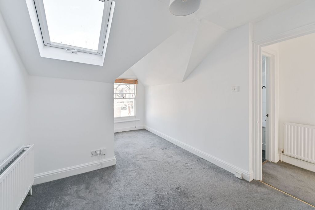 Property photo 2 of 8