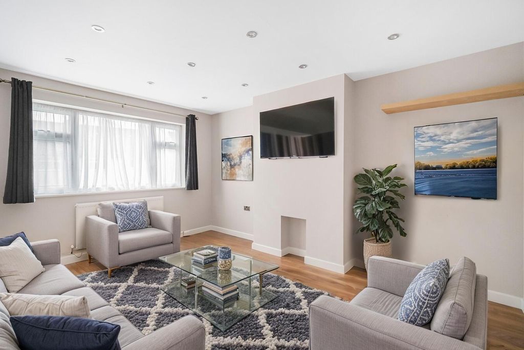 Property photo 1 of 11 Ai Staging Living Room @ 18 Sunnyhurst .Jpg