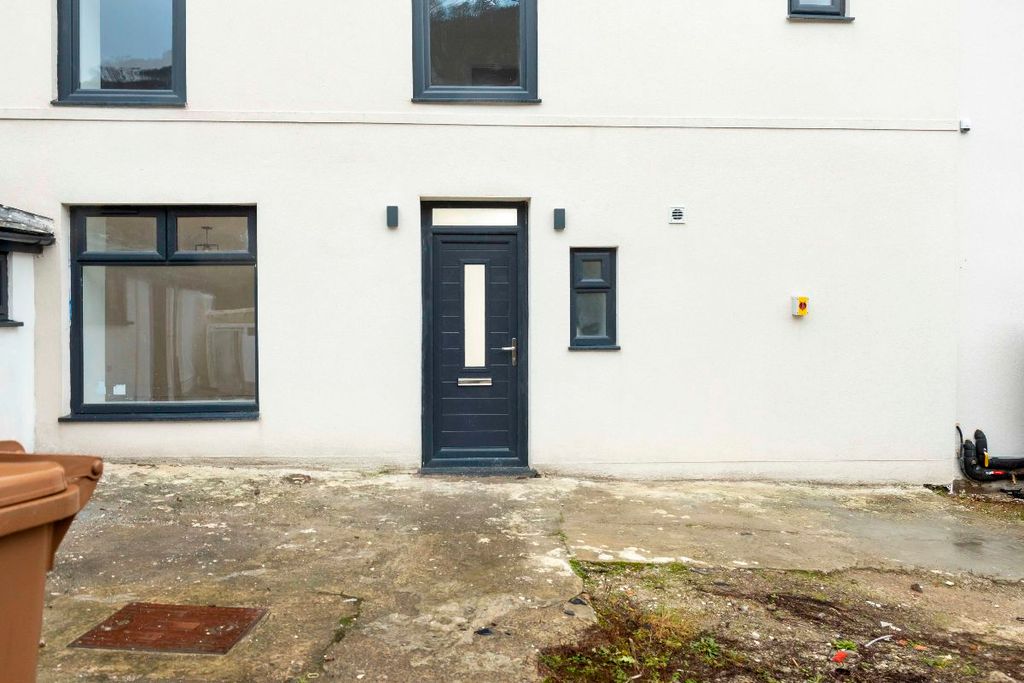 Property photo 3 of 47