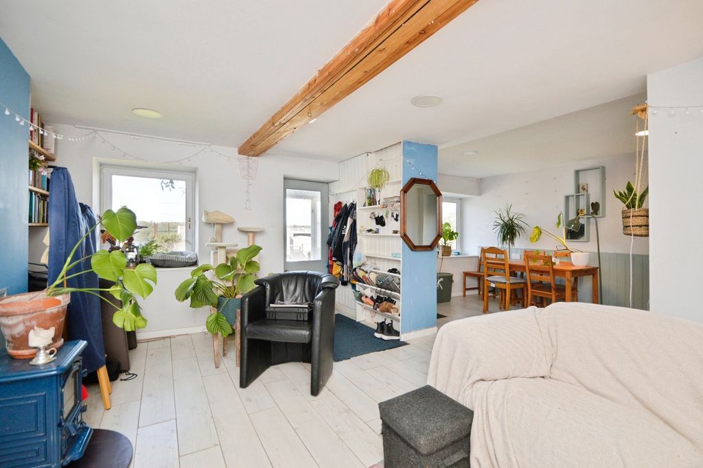 Property photo 3 of 19 Pbox-Img.Jpg