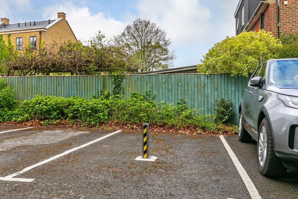 Property photo 1 of 2