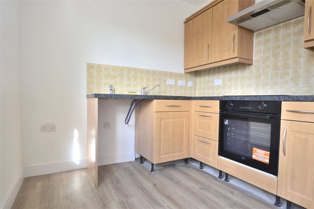 Property photo 3 of 8 Kitchen