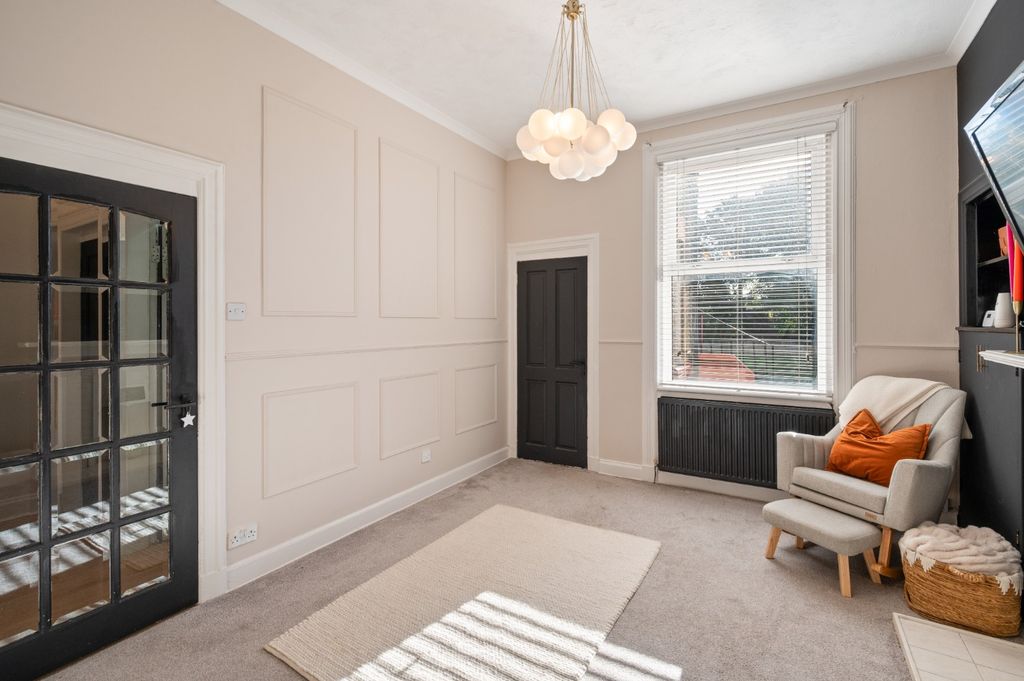 Property photo 3 of 20 5570123