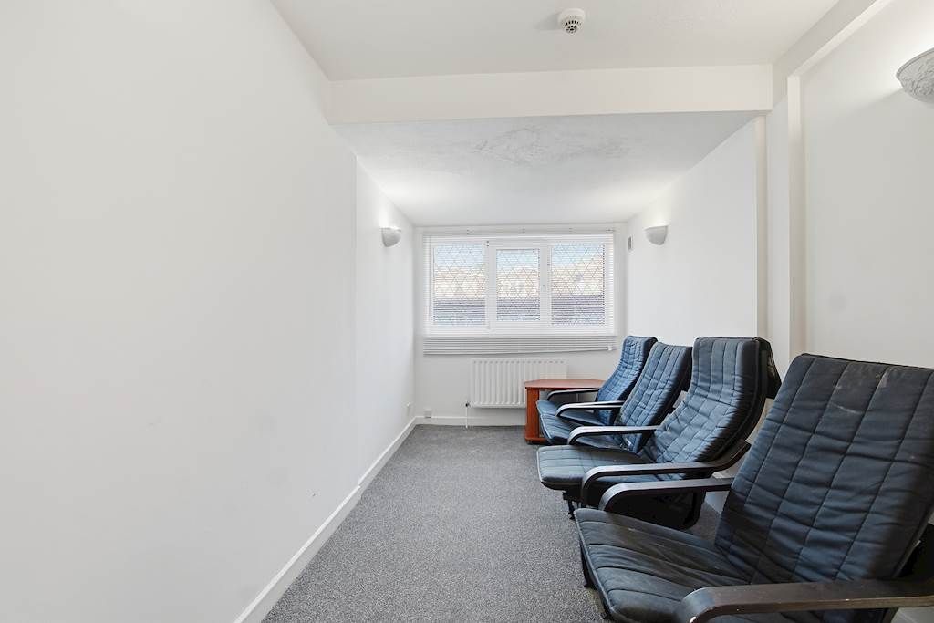 Property photo 3 of 18 05-Aedfdsc02161-Small