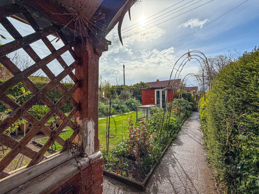 Property photo 2 of 17 3994015
