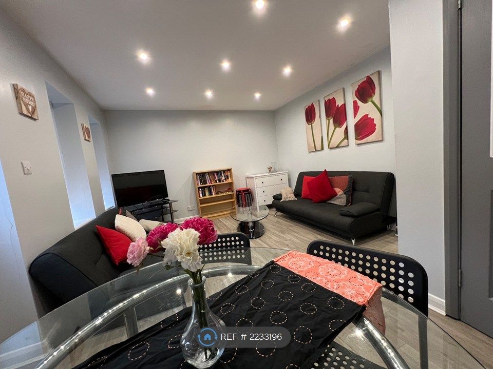 Property photo 2 of 35