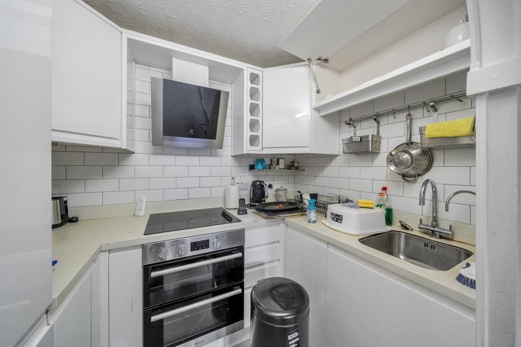 Property photo 3 of 21 Kitchen