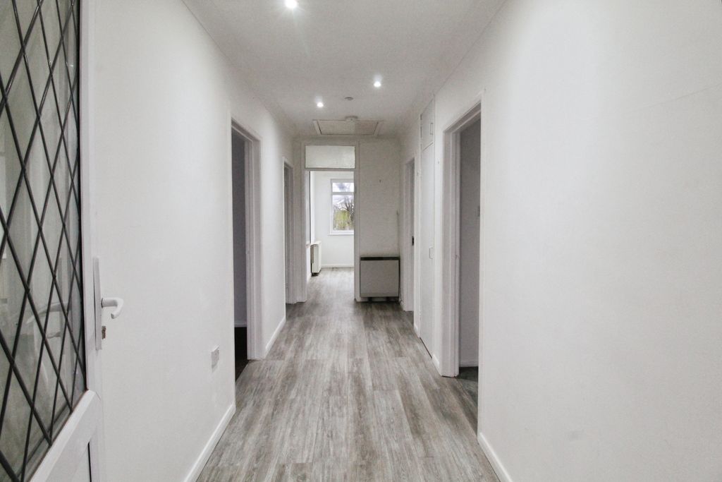 Property photo 2 of 21 Entrance Hall