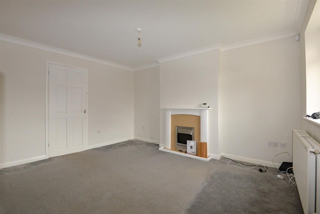 Property photo 2 of 13 Living Room 1.Jpg