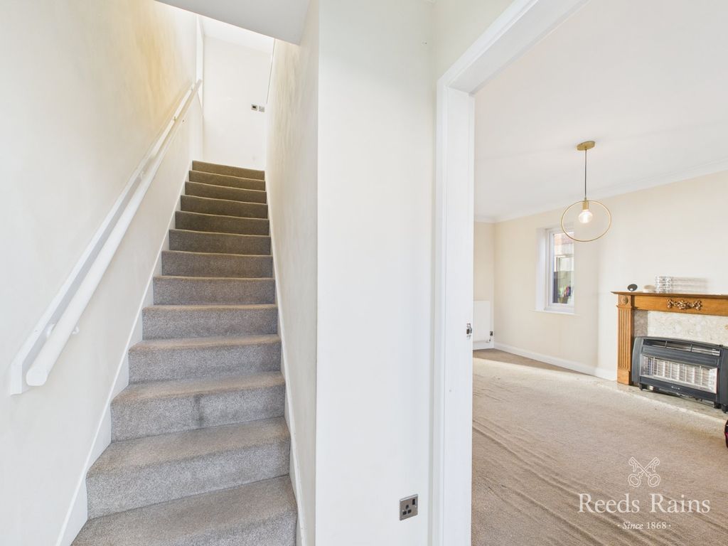 Property photo 2 of 17 Entrance Hall