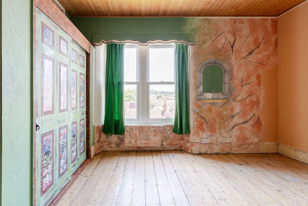 Property photo 2 of 20 A7404233-Hdr-6