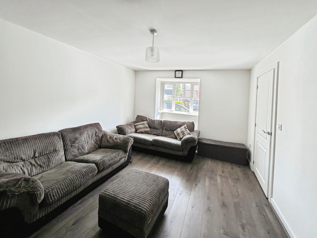 Property photo 2 of 17 Lounge