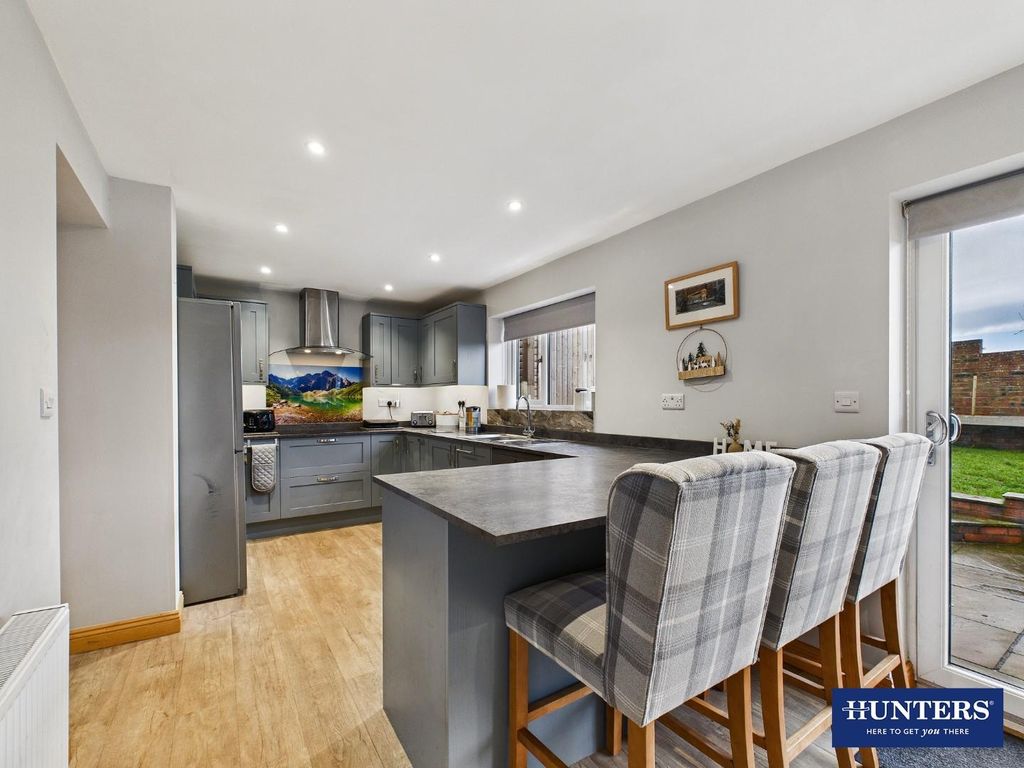 Property photo 3 of 25 Dining Kitchen