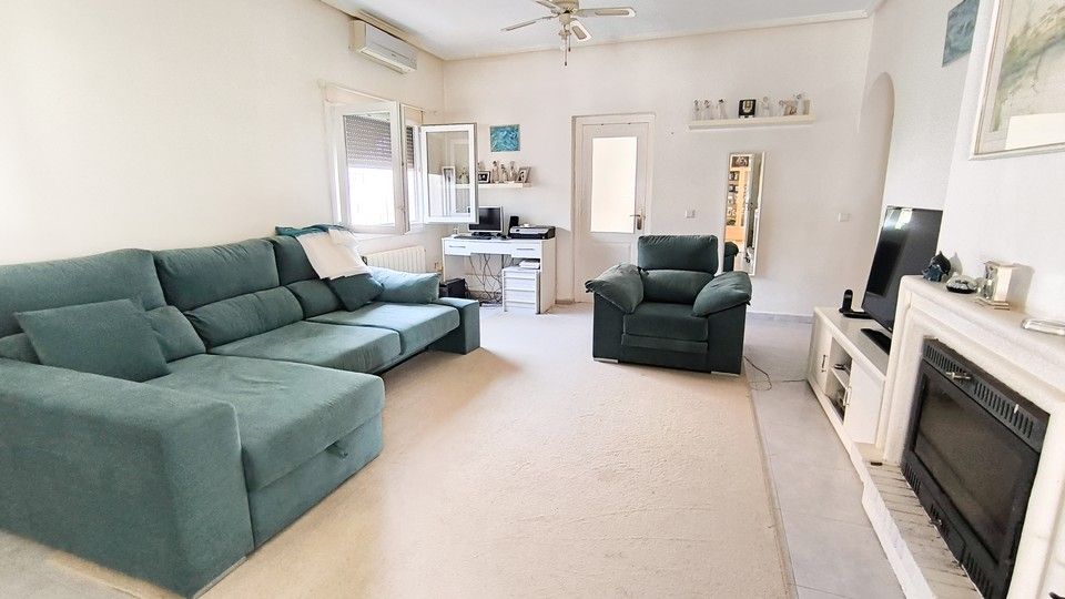 Property photo 2 of 30