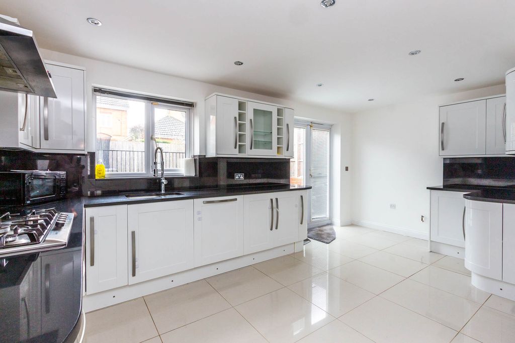 Property photo 3 of 22 Img_0452