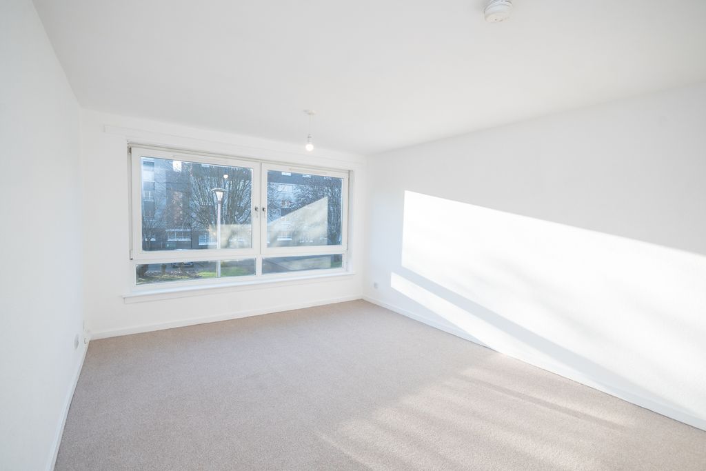 Property photo 2 of 15 Lounge