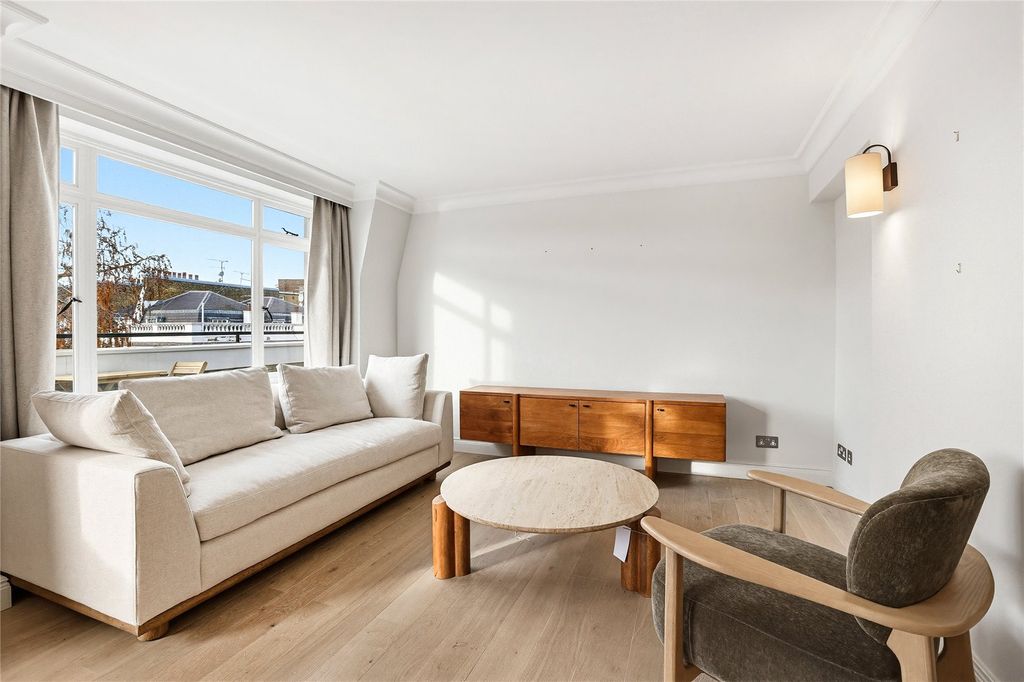 Property photo 1 of 18 Reception Room