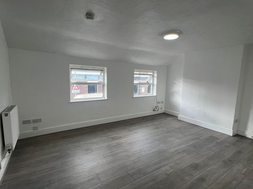 Property photo 3 of 7 Lounge