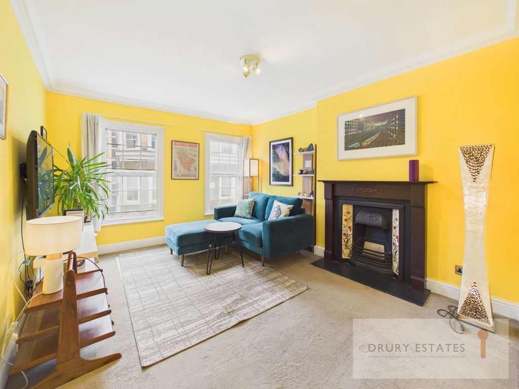 Property photo 1 of 12 Living Room