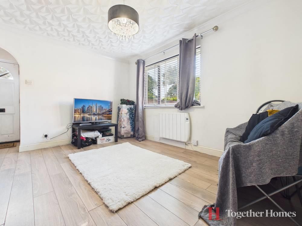 Property photo 3 of 8 Lounge