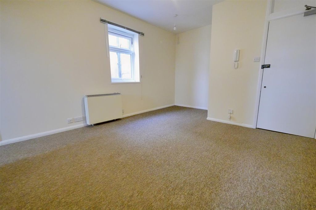 Property photo 2 of 5 Studio